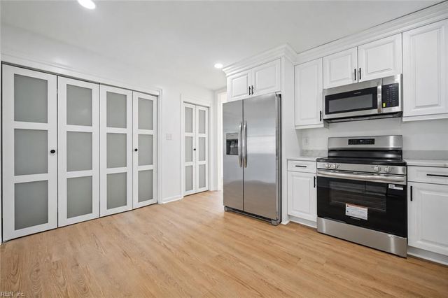 121 Phillips LN, Newport News, VA 23602