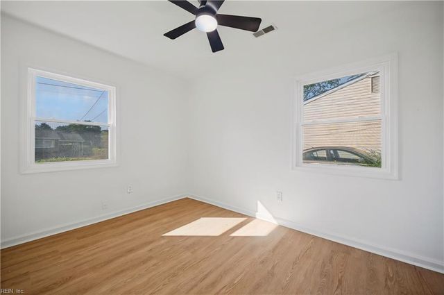 121 Phillips LN, Newport News, VA 23602