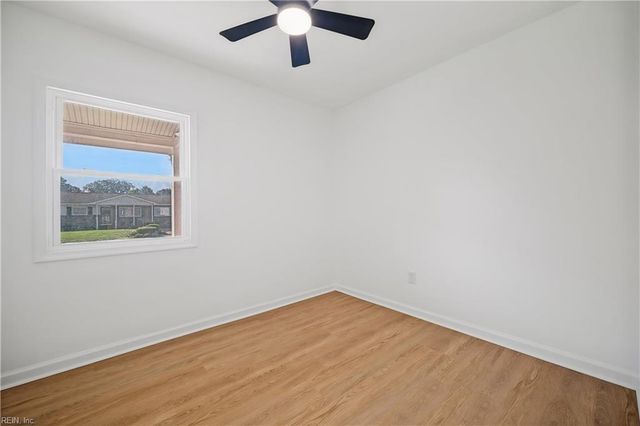 121 Phillips LN, Newport News, VA 23602