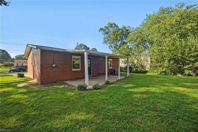 121 Phillips LN, Newport News, VA 23602
