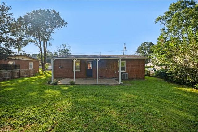 121 Phillips LN, Newport News, VA 23602