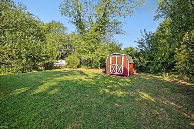 121 Phillips LN, Newport News, VA 23602