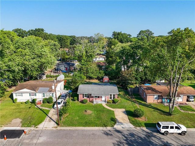 121 Phillips LN, Newport News, VA 23602