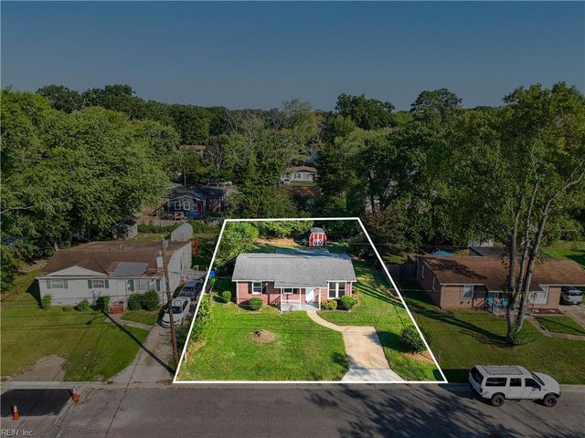 121 Phillips LN, Newport News, VA 23602