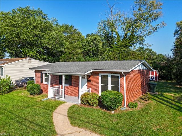 121 Phillips LN, Newport News, VA 23602