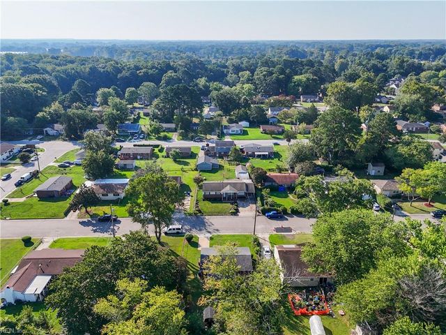 121 Phillips LN, Newport News, VA 23602