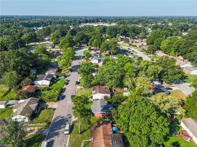 121 Phillips LN, Newport News, VA 23602