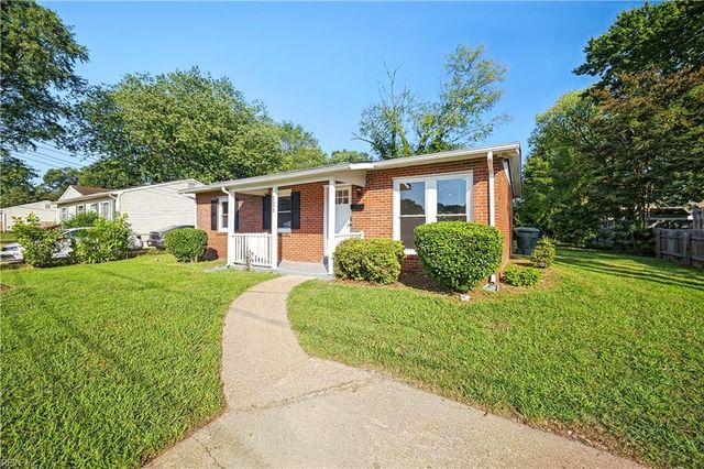 121 Phillips LN, Newport News, VA 23602