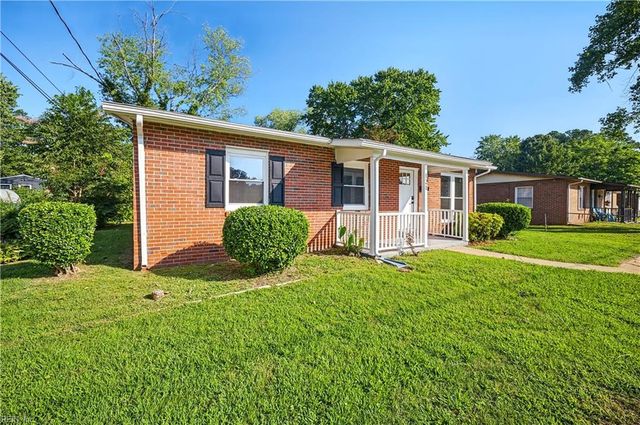121 Phillips LN, Newport News, VA 23602