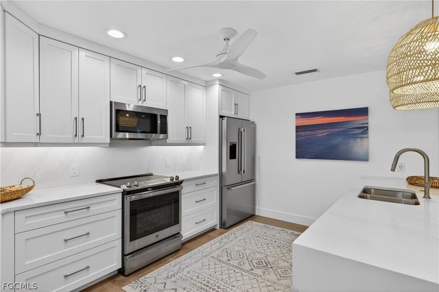 1103 Captains Walk ST, Sanibel, FL 33957