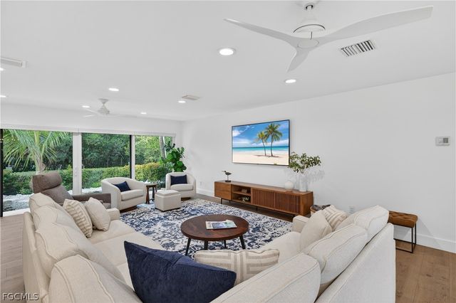 1103 Captains Walk ST, Sanibel, FL 33957