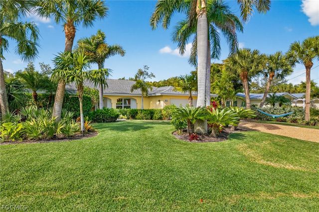 1103 Captains Walk ST, Sanibel, FL 33957