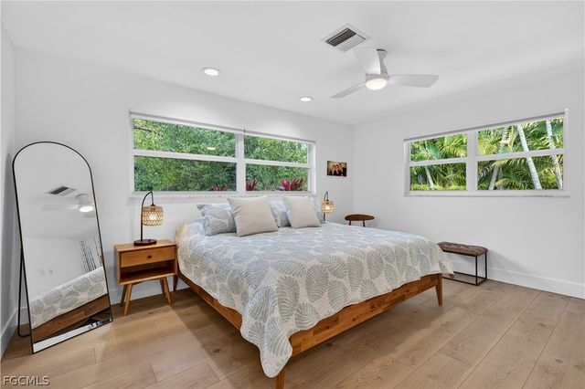 1103 Captains Walk ST, Sanibel, FL 33957