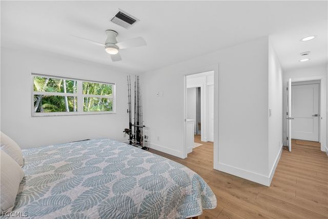 1103 Captains Walk ST, Sanibel, FL 33957