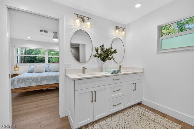 1103 Captains Walk ST, Sanibel, FL 33957