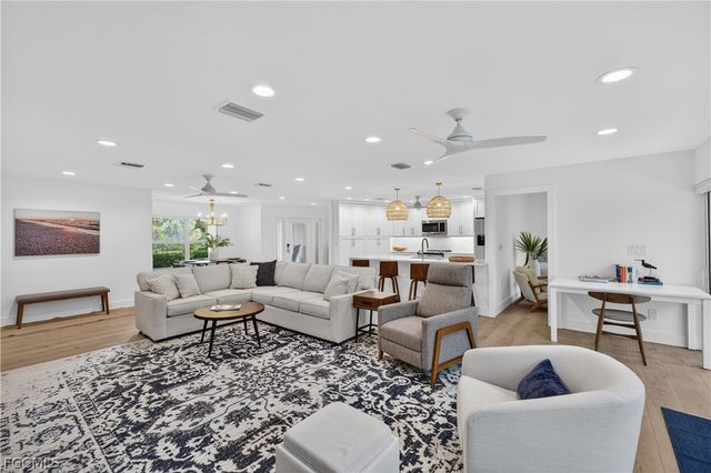 1103 Captains Walk ST, Sanibel, FL 33957