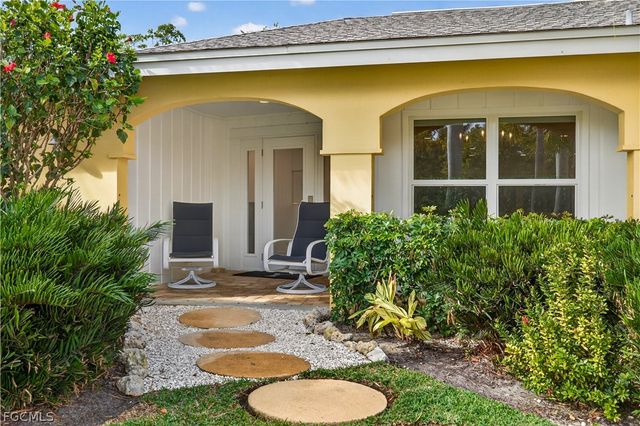 1103 Captains Walk ST, Sanibel, FL 33957