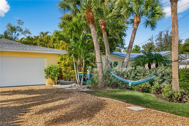 1103 Captains Walk ST, Sanibel, FL 33957