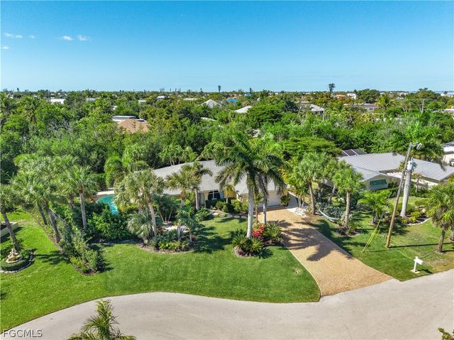 1103 Captains Walk ST, Sanibel, FL 33957