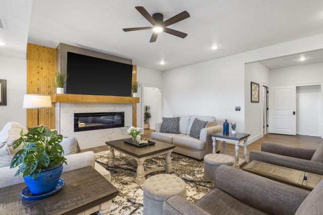 4035 E Brookdale Terrace, Springfield, MO 65802