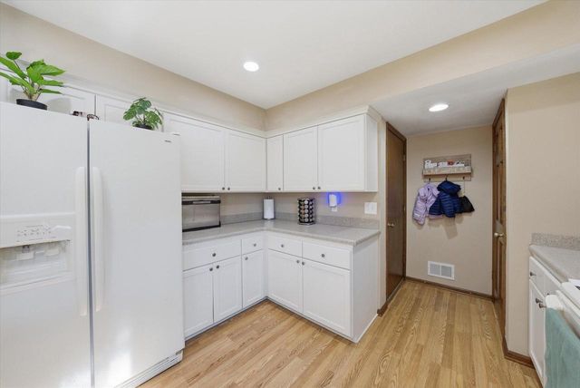 269 W Acorn DRIVE, Grafton, WI 53024