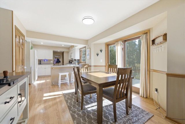 269 W Acorn DRIVE, Grafton, WI 53024