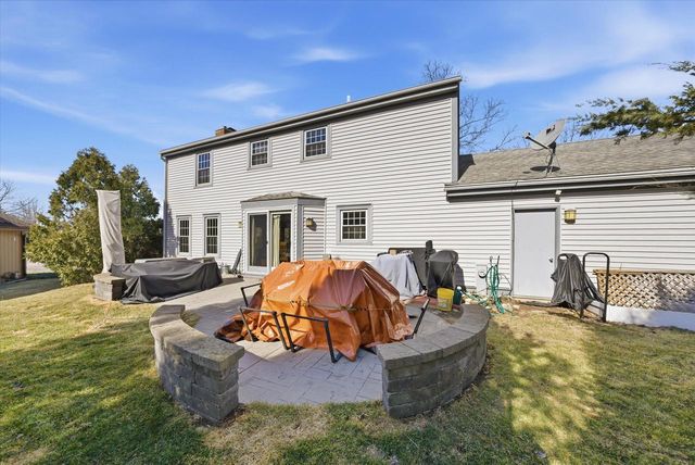 269 W Acorn DRIVE, Grafton, WI 53024