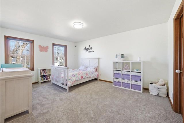 269 W Acorn DRIVE, Grafton, WI 53024