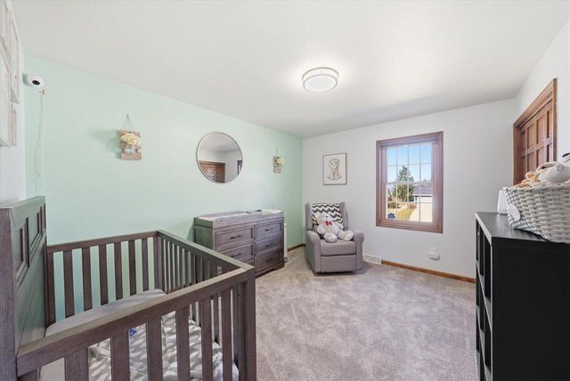 269 W Acorn DRIVE, Grafton, WI 53024