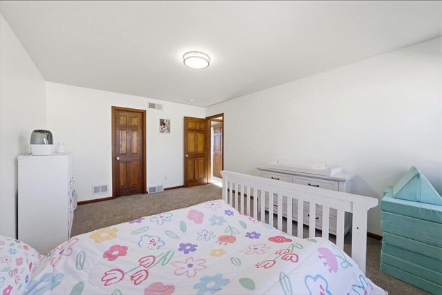 269 W Acorn DRIVE, Grafton, WI 53024