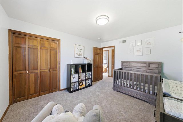 269 W Acorn DRIVE, Grafton, WI 53024