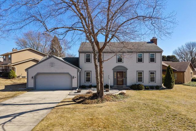 269 W Acorn DRIVE, Grafton, WI 53024