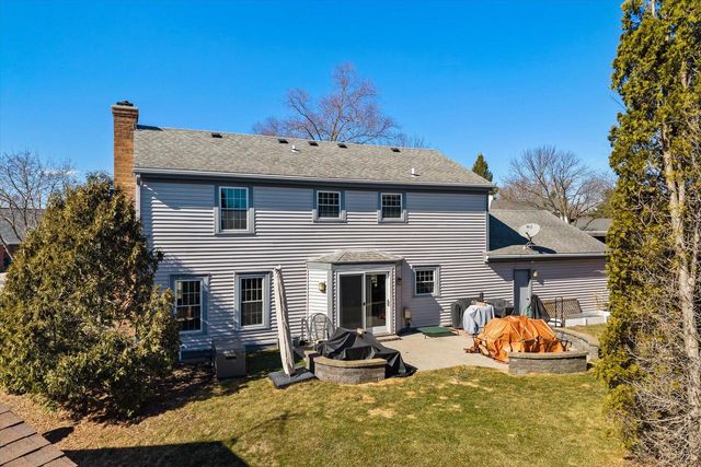 269 W Acorn DRIVE, Grafton, WI 53024