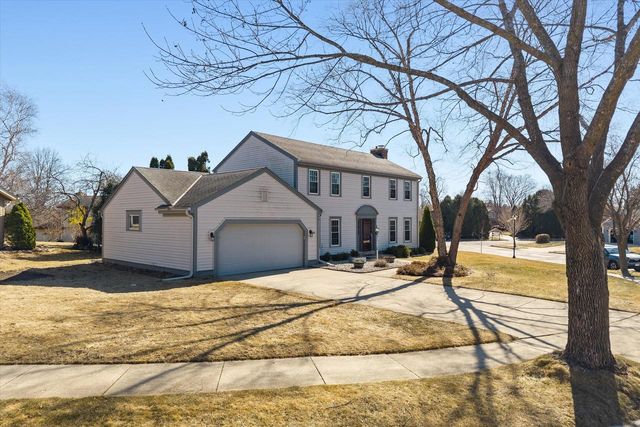 269 W Acorn DRIVE, Grafton, WI 53024