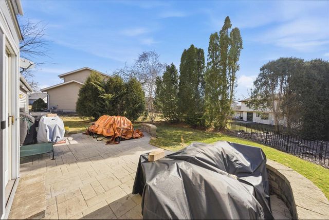 269 W Acorn DRIVE, Grafton, WI 53024