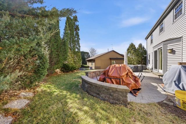 269 W Acorn DRIVE, Grafton, WI 53024