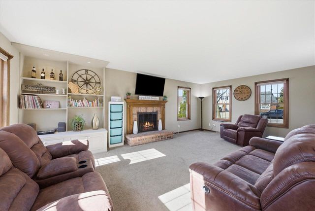 269 W Acorn DRIVE, Grafton, WI 53024