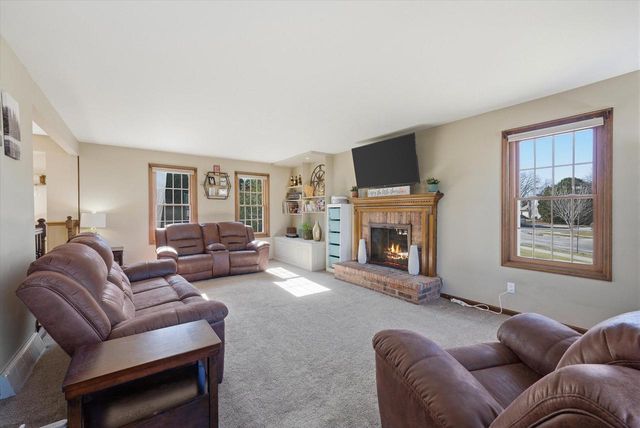 269 W Acorn DRIVE, Grafton, WI 53024