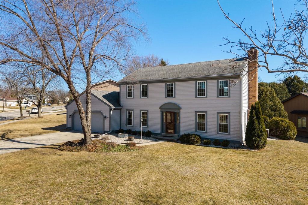 269 W Acorn DRIVE, Grafton, WI 53024