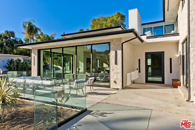 16879 Mooncrest Drive, Encino (los Angeles), CA 91436