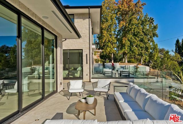 16879 Mooncrest Drive, Encino (los Angeles), CA 91436