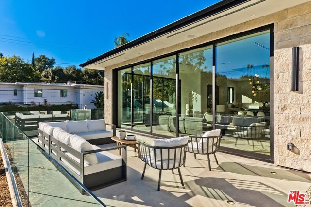 16879 Mooncrest Drive, Encino (los Angeles), CA 91436