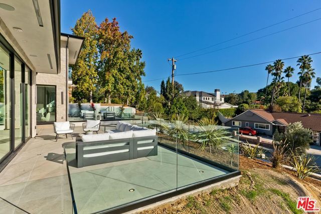 16879 Mooncrest Drive, Encino (los Angeles), CA 91436