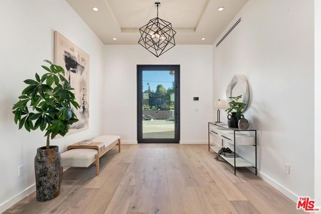 16879 Mooncrest Drive, Encino (los Angeles), CA 91436