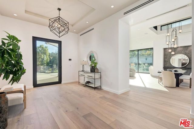 16879 Mooncrest Drive, Encino (los Angeles), CA 91436