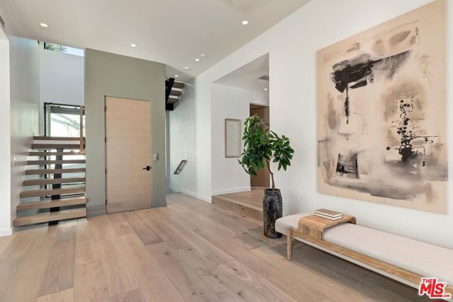 16879 Mooncrest Drive, Encino (los Angeles), CA 91436