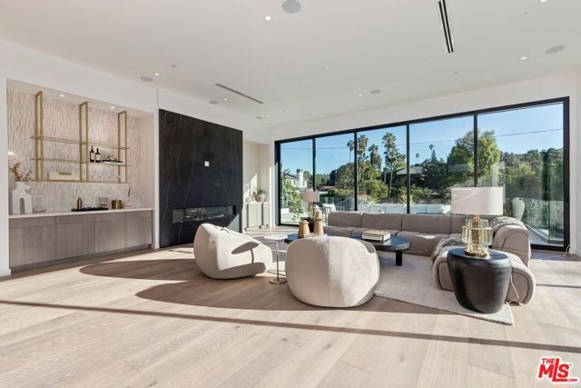 16879 Mooncrest Drive, Encino (los Angeles), CA 91436