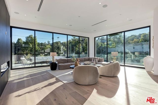 16879 Mooncrest Drive, Encino (los Angeles), CA 91436