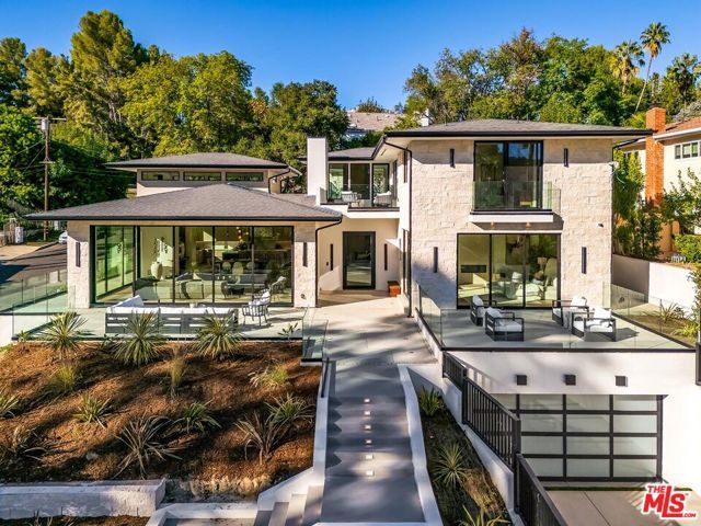 16879 Mooncrest Drive, Encino (los Angeles), CA 91436