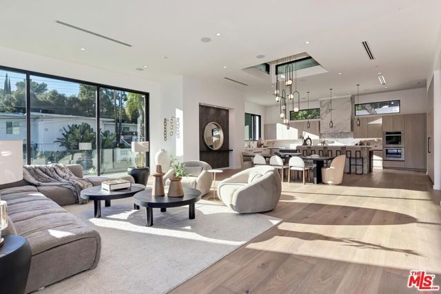 16879 Mooncrest Drive, Encino (los Angeles), CA 91436